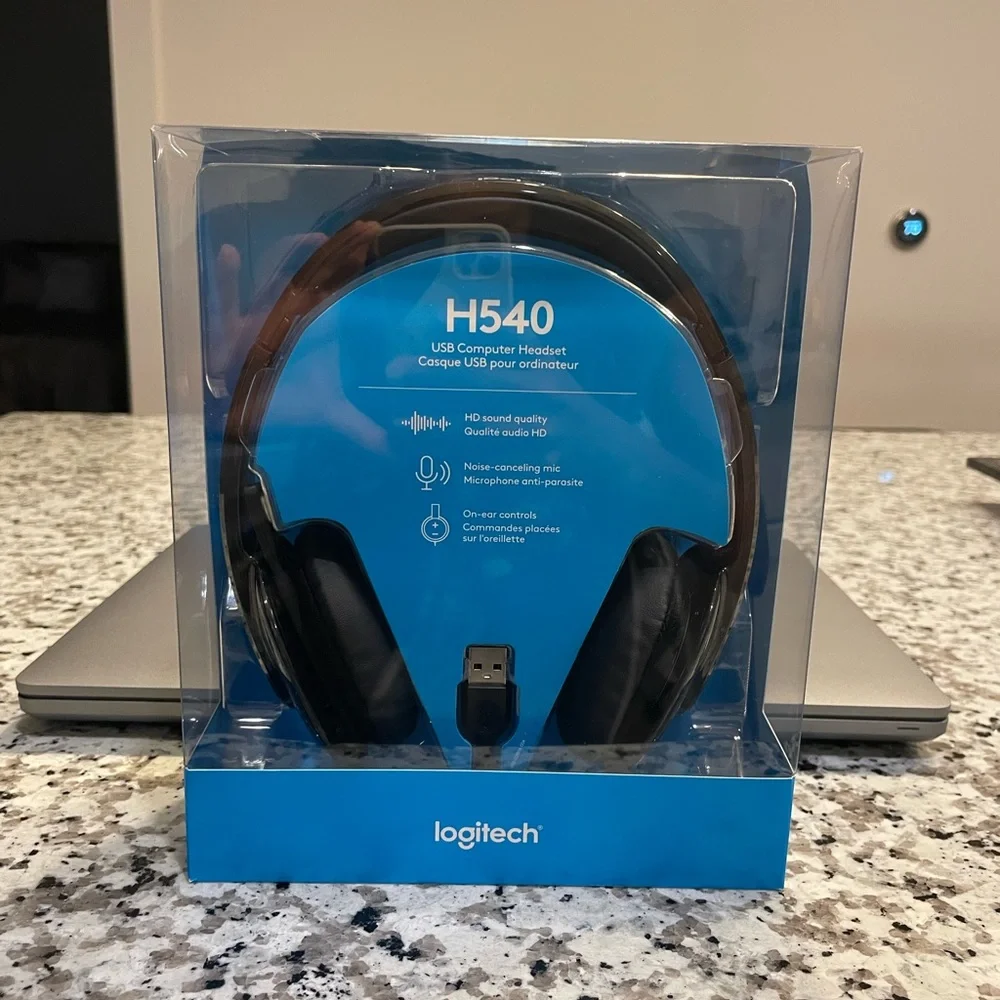 New Dell Precision 3551 Laptop with Headphones!